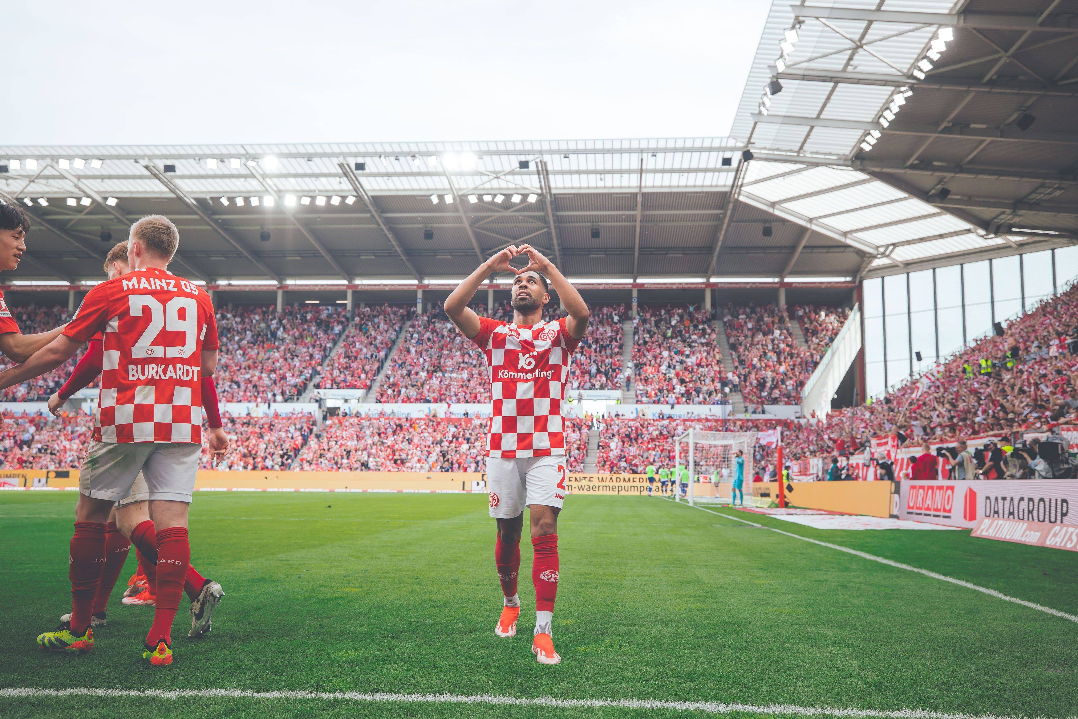 友博app下载 -关键时刻山东泰山战术微调——德国杯节点到来，震撼外界，训练强度明显提升(山东泰山俱乐部为津门虎远征军准备雨衣)